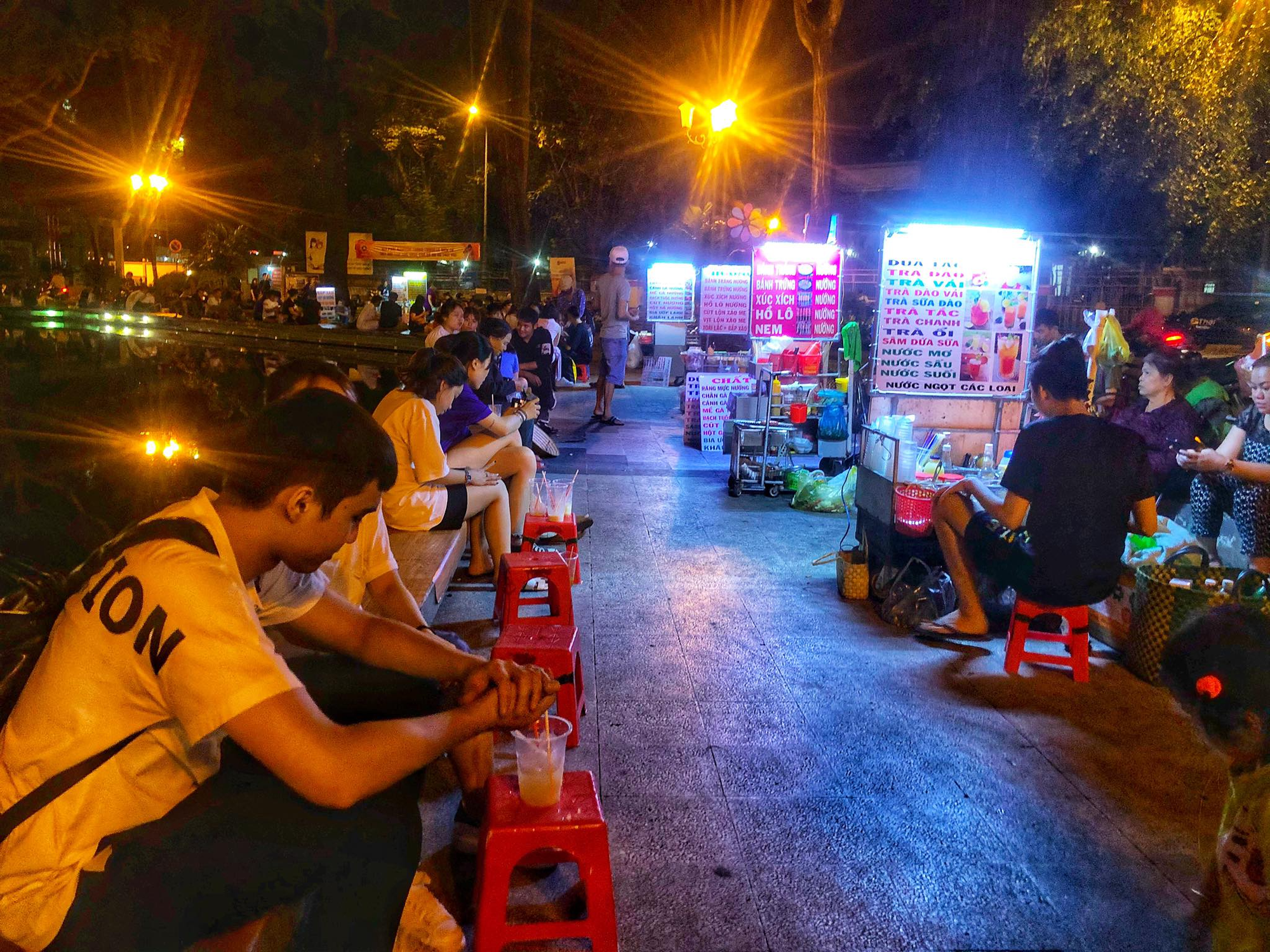 Street food at Turtle Lake Saigon - Top Street Food Walks in Ho Chi Minh City